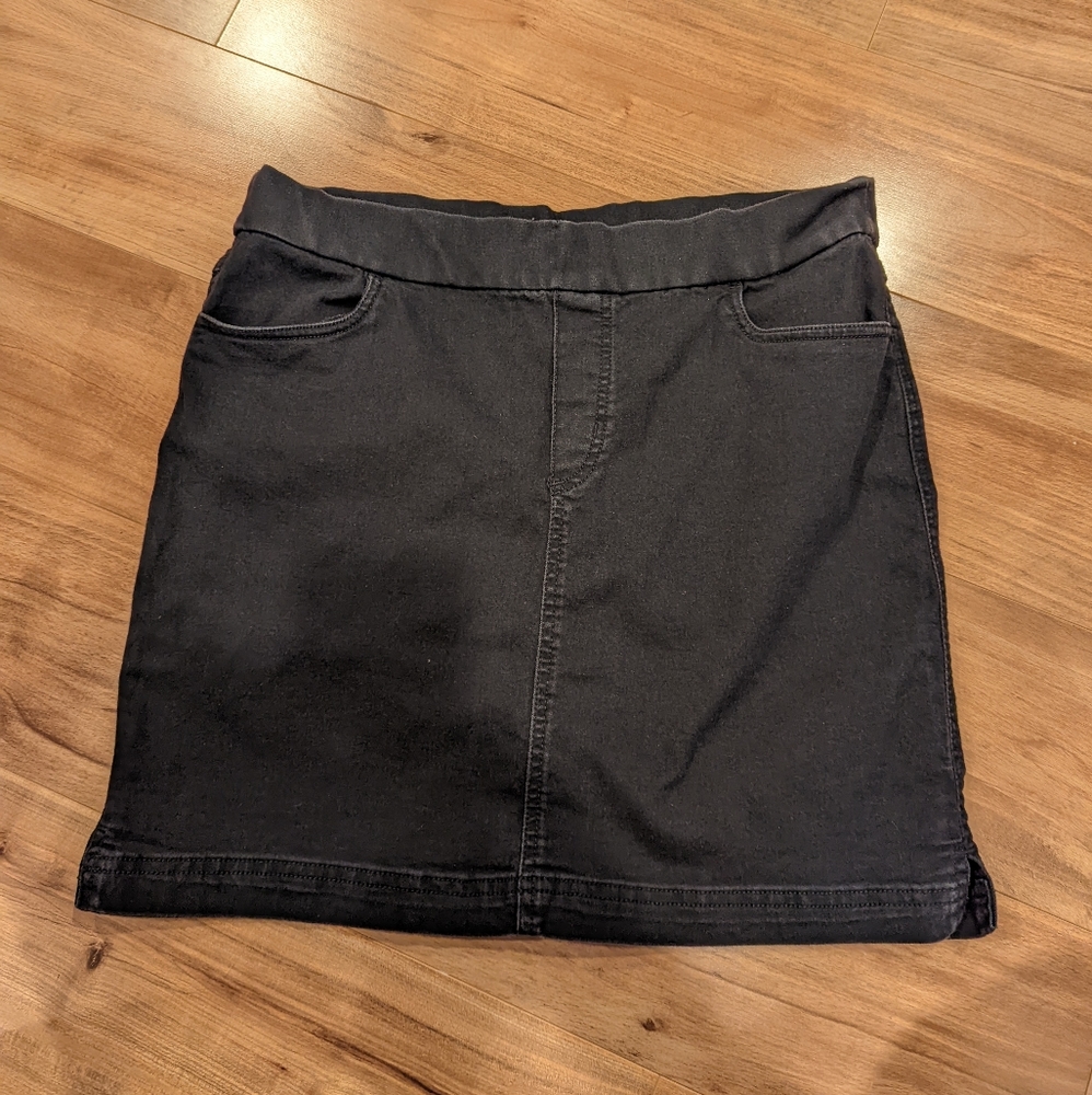 Columbia Black Skirt price not negotiable